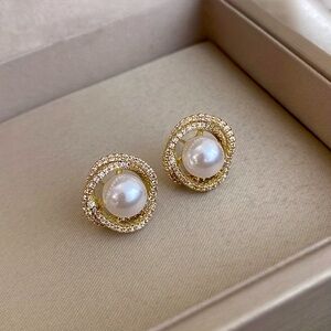 Elegant Gold and Pearl Stud Earrings
